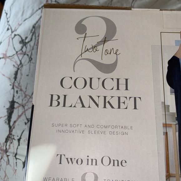 Two tone couch blanket - Picture 2 of 6